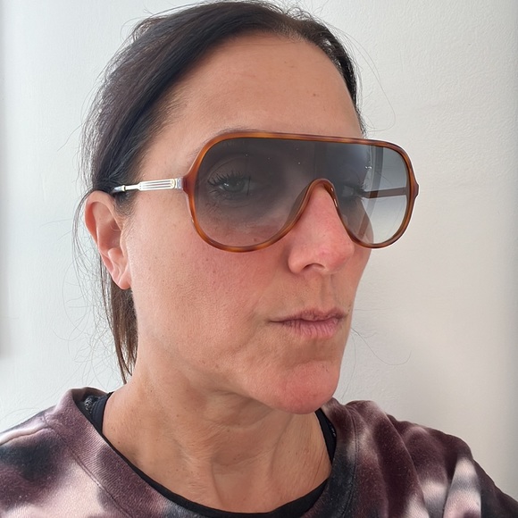 Gucci aviator sunglasses! With Case. - Picture 1 of 7